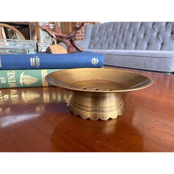 Vintage Brass Pedestal Soap Dish – 1970s Scalloped Bowl, 5″ Diameter - Picture 5 of 7